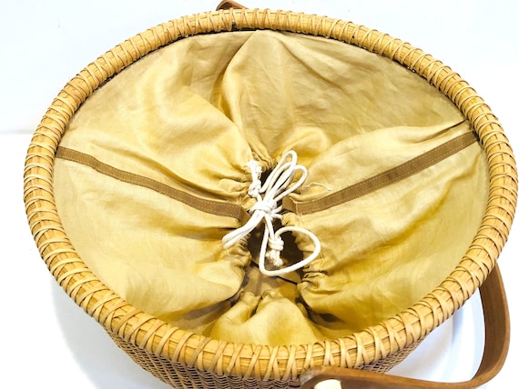 Beautiful Large Nantucket Style Basket - Linen Lining W