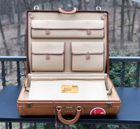 Gorgeous Vintage Pecan Brown Leather Suitcase, "W… - image 2