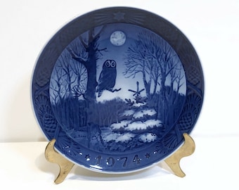 Royal Copenhagen | Wall Decor | 989 Authentic Royal  Royal‎ Copenhagen, Christmas plate. 1989. The old skating pond. EUC display picture 1