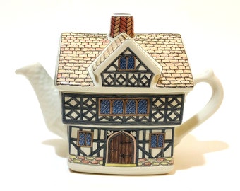 Vintage Sadler Teapot, "Tudor House", English Country Houses Series, 16th Century Style, Henry III, Made in England