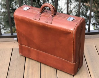 Gorgeous Vintage Pecan Brown Leather Suitcase, "Wheary", White Top Stitching, Very Clean, Partitioned Interior, Mid-Century