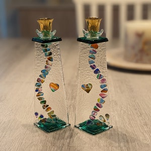 Love and Harmony Shabbat Kerzenständer, Schabbat Kerzenhalter, Chuppah Glasscherben, Jüdisches Hochzeitsgeschenk, Kerzenhalter nach Bestellung von YafitGlass