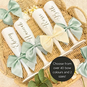 Personalised White Champagne Bow Flutes | Personalised Wedding Favours | Prosecco Flutes | Hen Do Champagne Flutes | Plastic Champagne Glass
