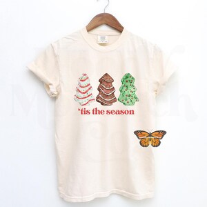 Tis the Season Tree Cake Christmas Shirt, Funny Christmas Snack Tee, Gift for Tree Cake Lover, Cute Christmas T-Shirt