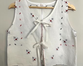Top tovaglia, camicetta tovaglia. Cottage Core, top vintage rielaborato, abbigliamento sostenibile, camicetta ricamata, taglia 10-12