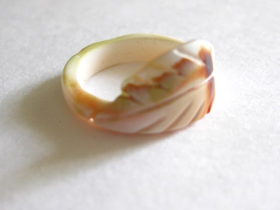 Seashell Ring Carved Leaf Shell Size 6 - image 1