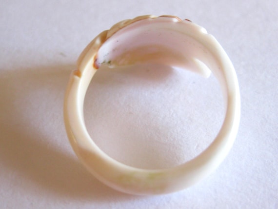Seashell Ring Carved Leaf Shell Size 6 - image 6