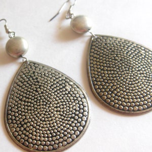 Earrings Teardrop Dangle Large Hammered Silver Tone Pierced Vintage