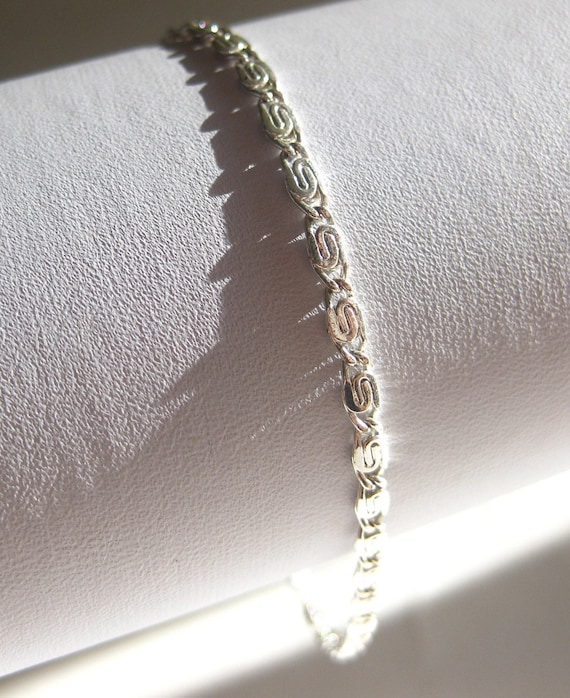 Link Bracelet Delicate Never Worn Silver Marked V… - image 1