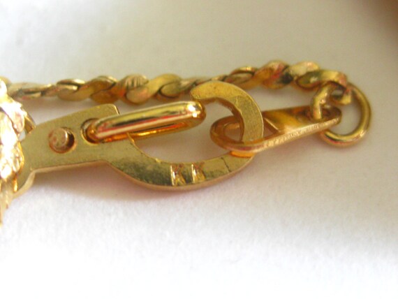 Seashell Pendant Necklace Gold Chain Marked Vinta… - image 4
