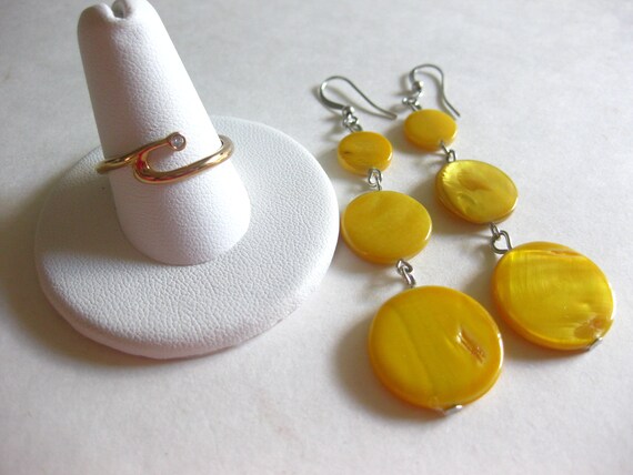 Avon Ring Yellow MOP Dangle Earrings Lot (2) Vint… - image 6
