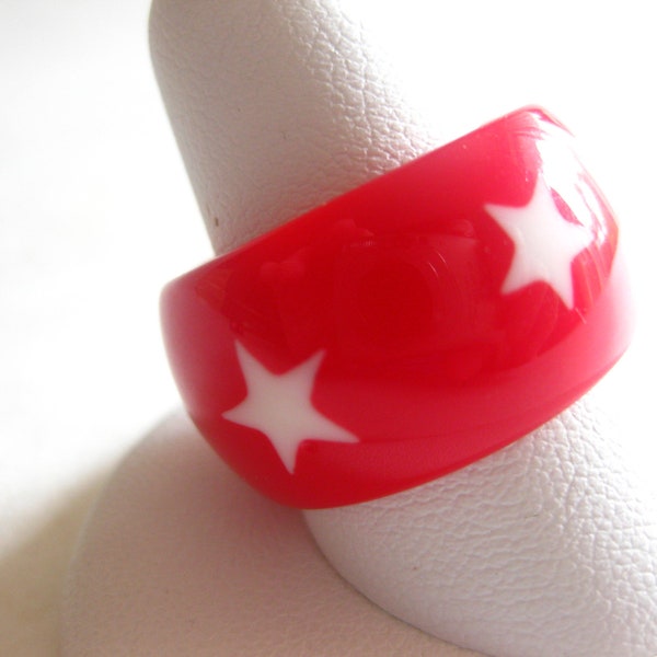Red Lucite Star Ring Chunky Size 8.5 Vintage Plastic Summer