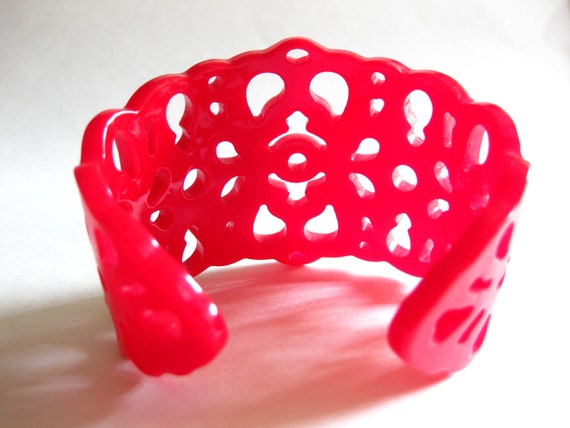 Bracelet Carved Red Plastic Celluloid Lucite Cuff… - image 3