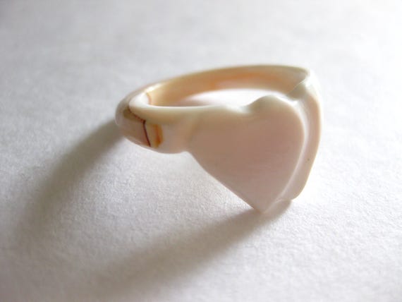 Double Heart Seashell Ring Carved Shell Size 5 1/4 - image 2