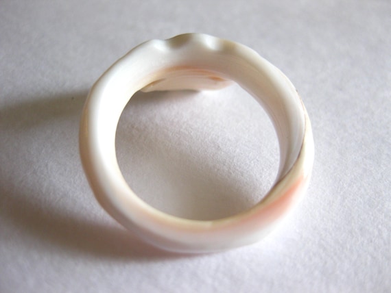 Double Heart Seashell Ring Carved Shell Size 5 1/4 - image 4