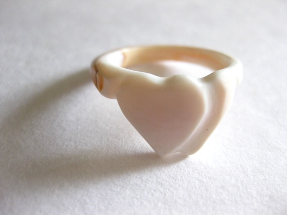 Double Heart Seashell Ring Carved Shell Size 5 1/4 - image 1