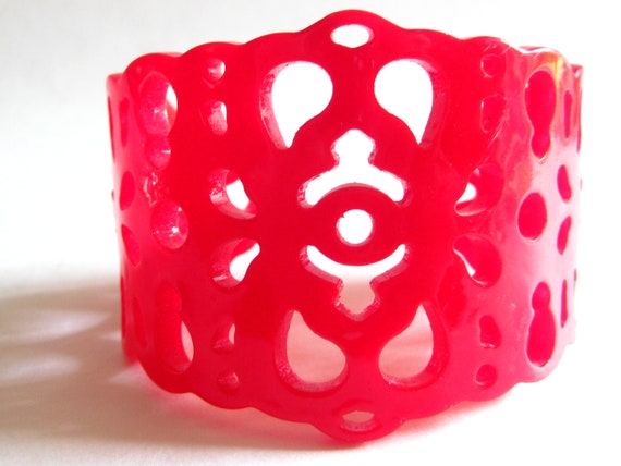 Bracelet Carved Red Plastic Celluloid Lucite Cuff… - image 2