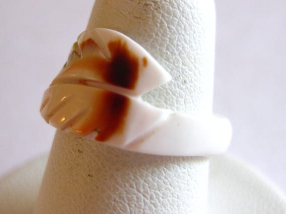 Seashell Ring Carved Leaf Shell Size 6 - image 4