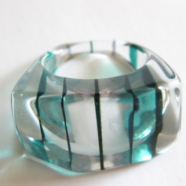 Ring Lucite Green Stripe Size 7 3/4 Vintage