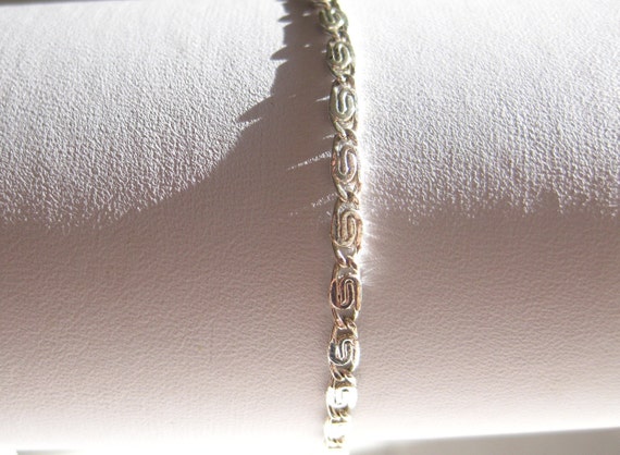 Link Bracelet Delicate Never Worn Silver Marked V… - image 2