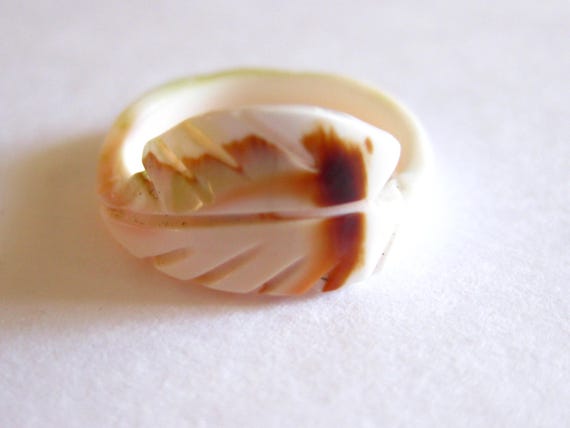 Seashell Ring Carved Leaf Shell Size 6 - image 5
