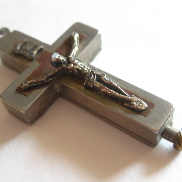 Pendentif Crucifix Vintage En Micro-mosaïque Stocker - Bronze Et Céramique - Occasion
