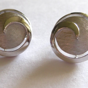 Crown Trifari Earrings Clip Silver Round &#39;60&#39;s Vintage