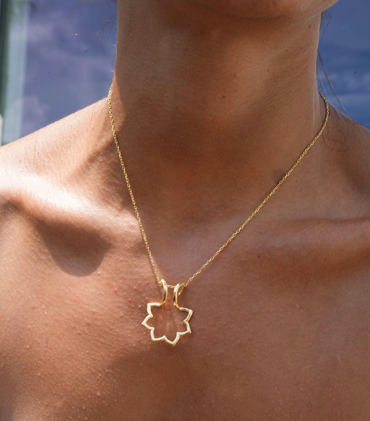 Collana porta-anello a forma di conchiglia, ciondolo porta-anello di fidanzamento personalizzato, delicata collana porta-anello, regalo di anniversario per infermieri e medici - Italia