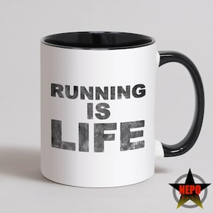 Lustige Lauftasse, urkomische Laufkarte, lustige Tasse, bestes Geschenk für Läufer - 'Running Is Life' - Hommage an Ted Lasso