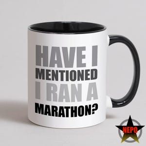 Taza divertida de maratón, tarjeta de maratón bien hecho, el mejor regalo para corredores. ¿He mencionado que corrí un maratón?