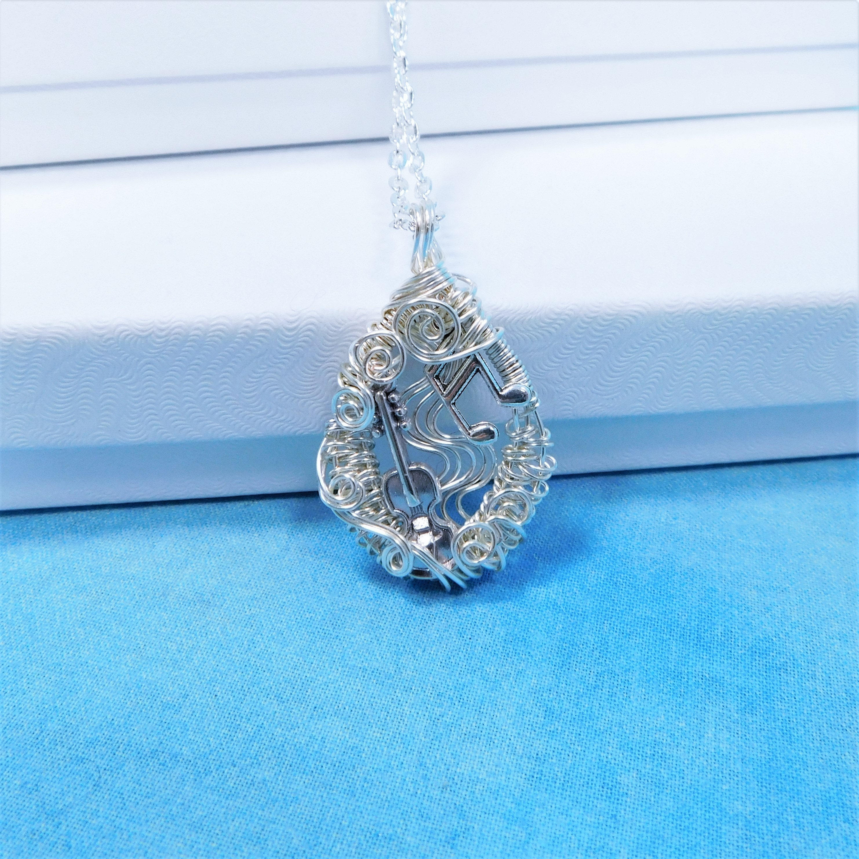 Artistic Wire Violin Necklace, Unique Stringed Instrument Pendant, Orchestra Musical Theme