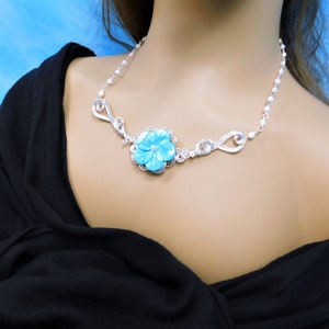 Gebeeldhouwde draad parelmoer bloem ketting, handgemaakte edelsteen draagbare kunst sieraden verjaardagscadeau voor moeder of jubileumcadeau voor vrouw