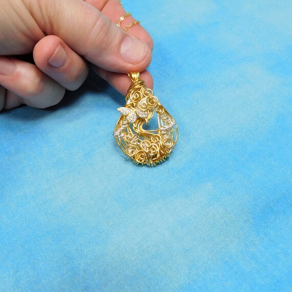 ラズリ Cubic Zirconia and Gold Copper Wire Wrapped Butterfly