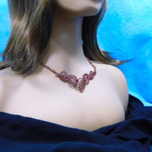Ambachtelijk vervaardigde koperen statementketting, unieke draadgewikkelde sieraden, artistiek handgemaakt 7e verjaardagscadeau voor vrouw of vriendin