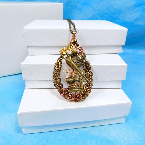 Sewing Machine Seamstress Pendant, Mother in Law Gift Jewelry, Unique Necklace for Mom, Present for Wife, Girlfriend or Women Who Sew