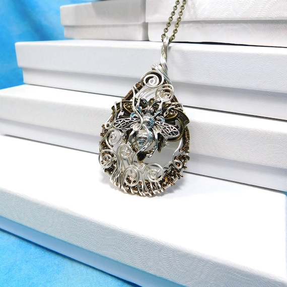 Woven Wire Wrapped Bee Necklace, Artistic Bumblebee Nature Theme Pendant, Artisan Crafted Copper Jewelry Gift for Beekeeper Women