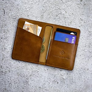 Überschlag - minimalistisches Portemonnaie aus Leder. Schlanke Ledergeldbörse. Vollnarbiges pflanzlich gegerbtes Leder. Kleiner Geldbeutel/Kartenhalter aus Leder.
