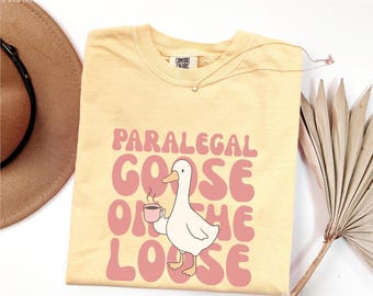 Camisa Comfort Colors® Paralegal Goose, Regalo para asistentes legales