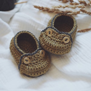 Crochet PATTERN Two Button Moccasins English only image 1
