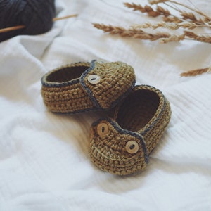 Crochet PATTERN Two Button Moccasins English only image 3