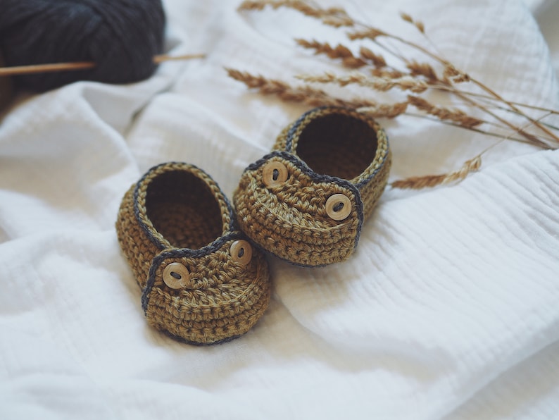 Crochet PATTERN Two Button Moccasins English only image 6