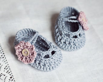 PATRON au crochet - Chaussons bébé vieux rose (en anglais seulement)