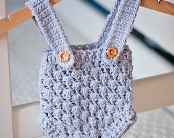 PATRON au crochet - Short pour bébé avec bretelles (tailles du nouveau-né jusqu'à 12 mois) (en anglais seulement)