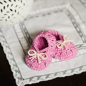 Crochet PATTERN Petit Bow Booties English only image 1