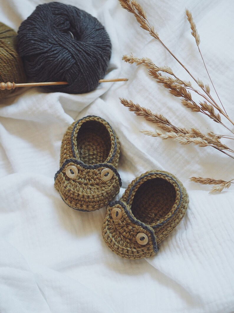 Crochet PATTERN Two Button Moccasins English only image 2