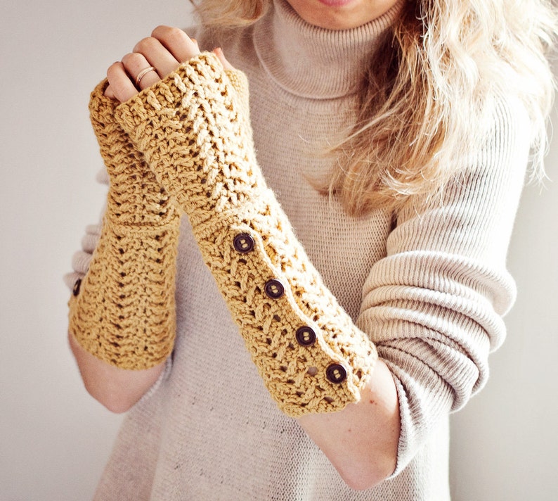 Crochet PATTERN Buttoned Fingerless Gloves English only image 1