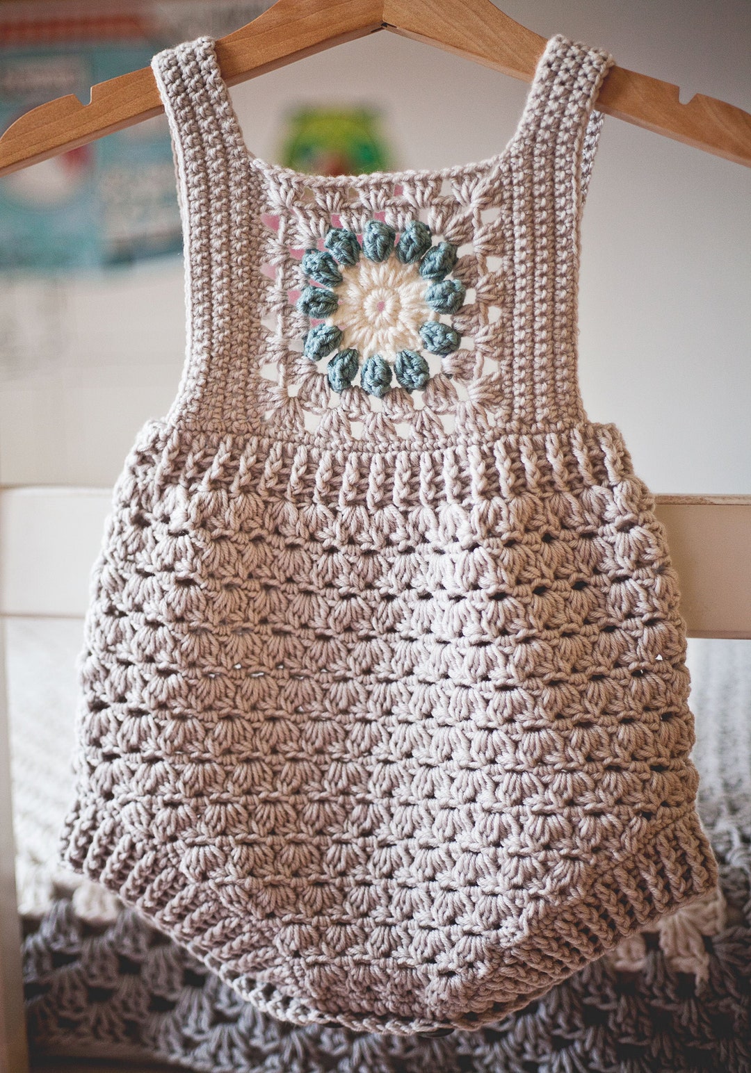 PATRÓN DE CROCHET Mameluco de abuela con cuadros (tallas 0-3,