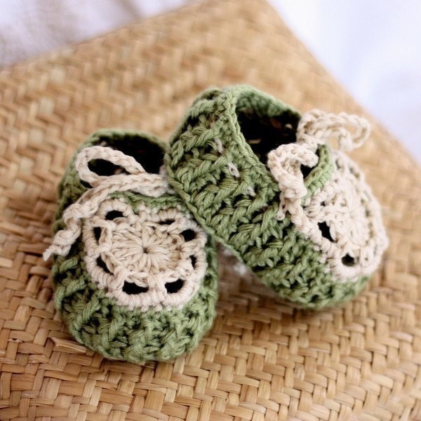 PATRON au crochet - Chaussons bébé vert pastel (anglais seulement)