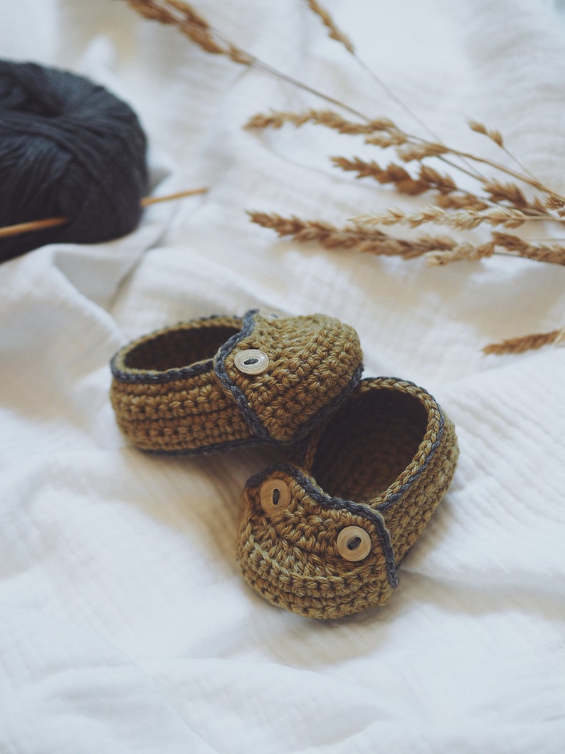 Crochet PATTERN Two Button Moccasins English only image 3