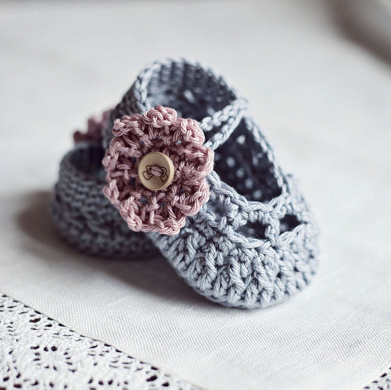 Crochet PATTERN Old Rose Baby Booties English only image 1